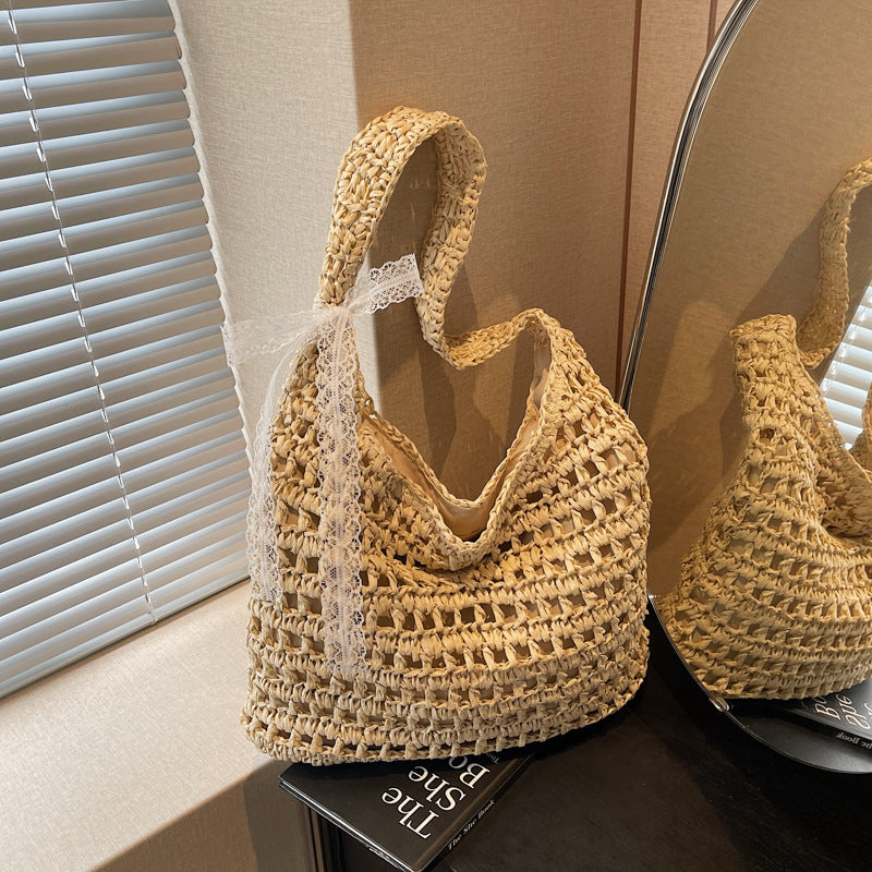 Handmade beach bag with lace Bowlift
