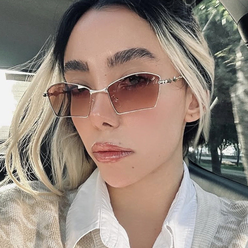 Ladies trendy sunglasses with geometric frame and gradient lenses Bowlift