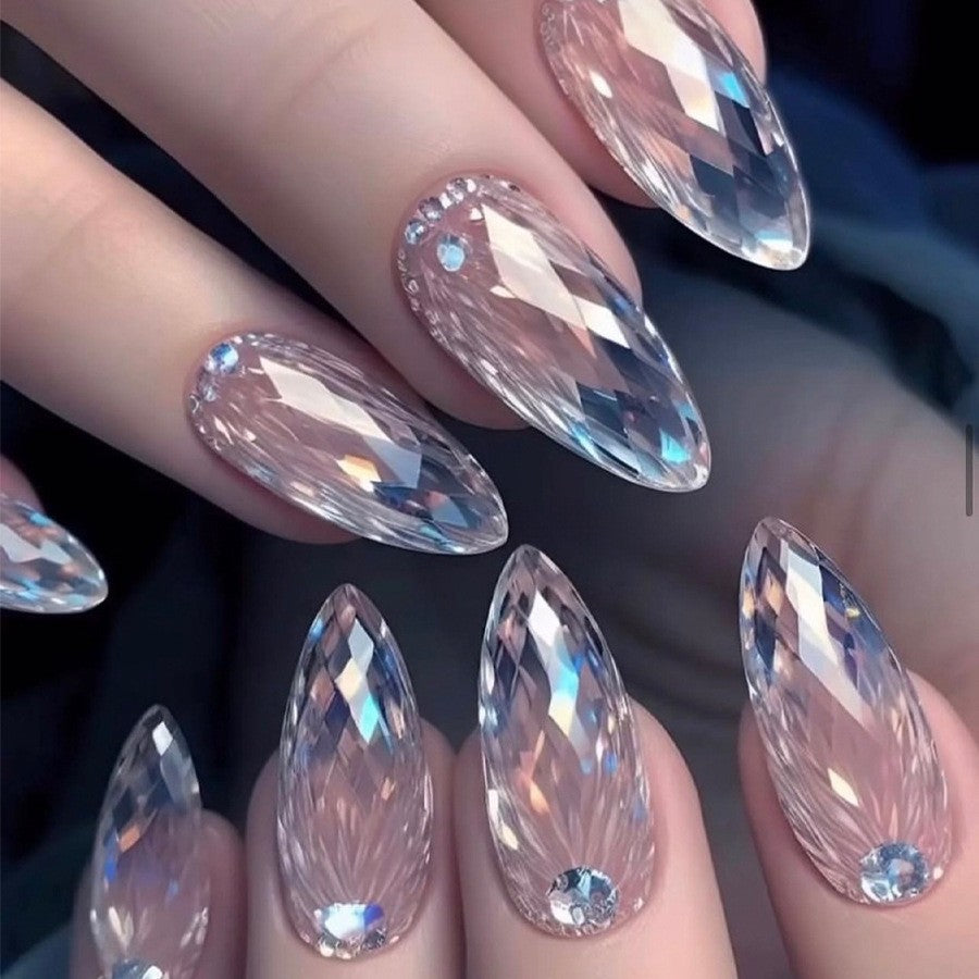 Artificial nail set with elegant crystal applications Bowlift