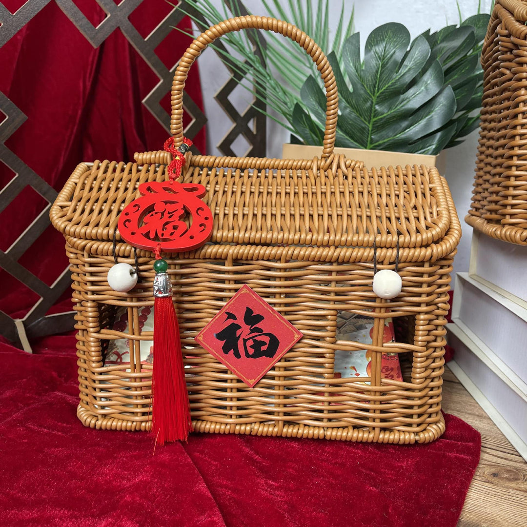 Women's stylish braided basket with rounded roof Bowlift
