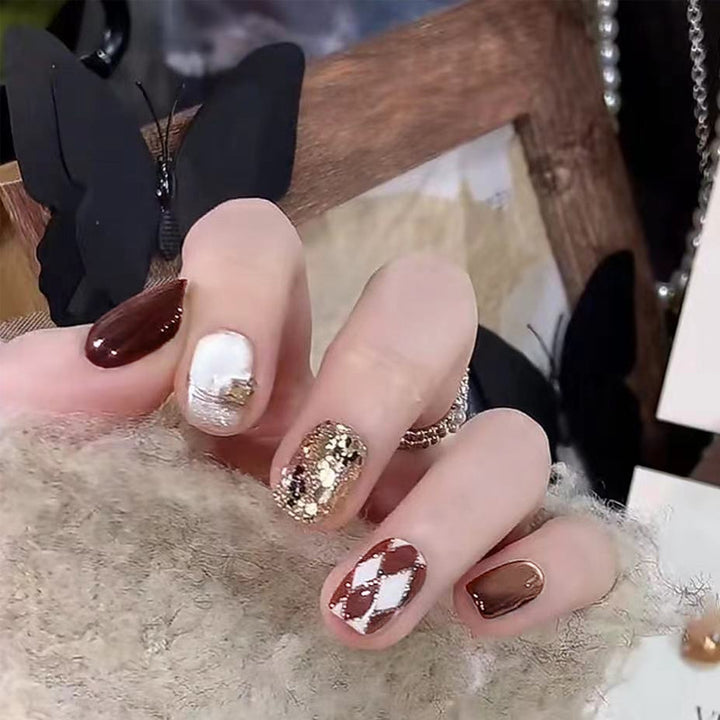 Artificial nail tips with glamorous details Bowlift