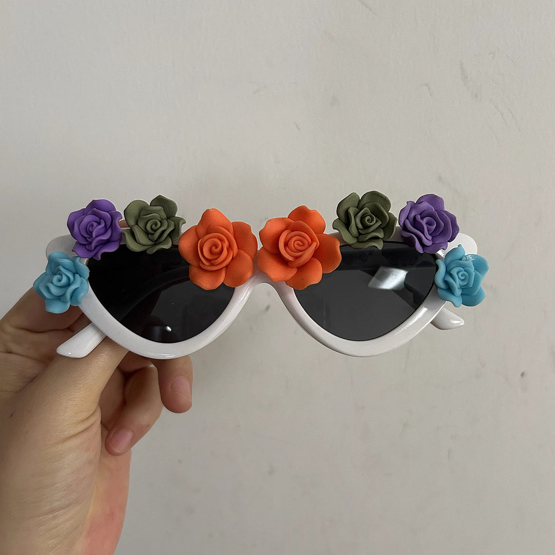 Women Cat-Eye Sunglasses with Floral Decor Bowlift