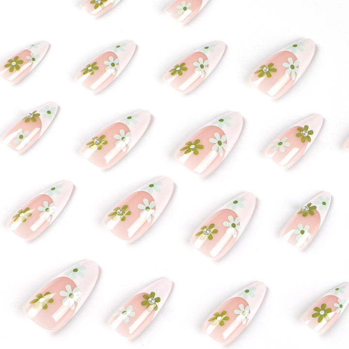 Artful nail art with delicate floral motifs Bowlift