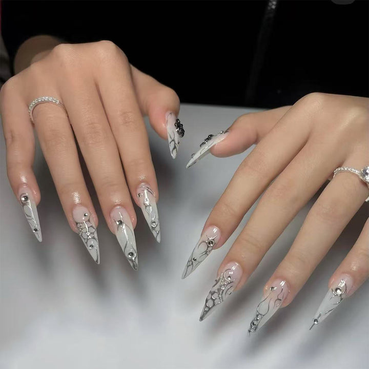 Elegant Stiletto Press-On Nails with Metallic Design Bowlift