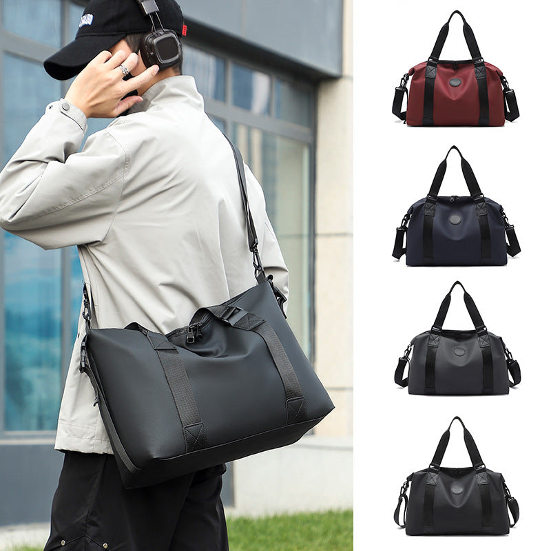 Sporty travel bag with sealed zipper and adjustable shoulder strap Bowlift