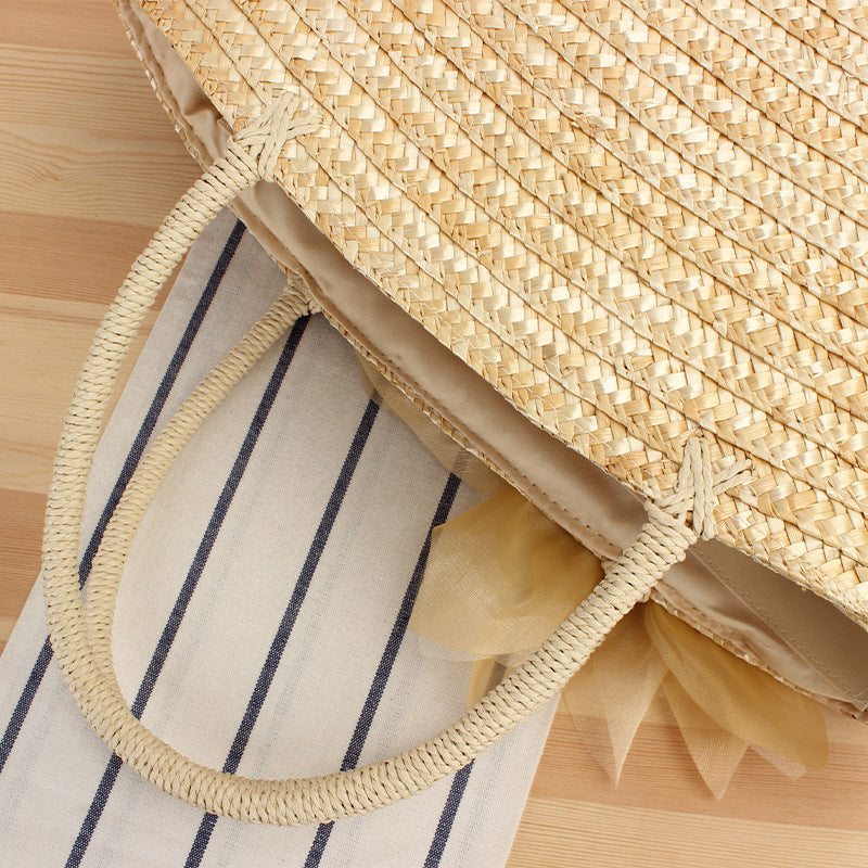 Elegant straw bag with floral accents Bowlift
