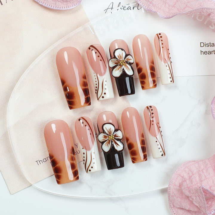 Creative nail art set with delicate floral and glitter accents Bowlift
