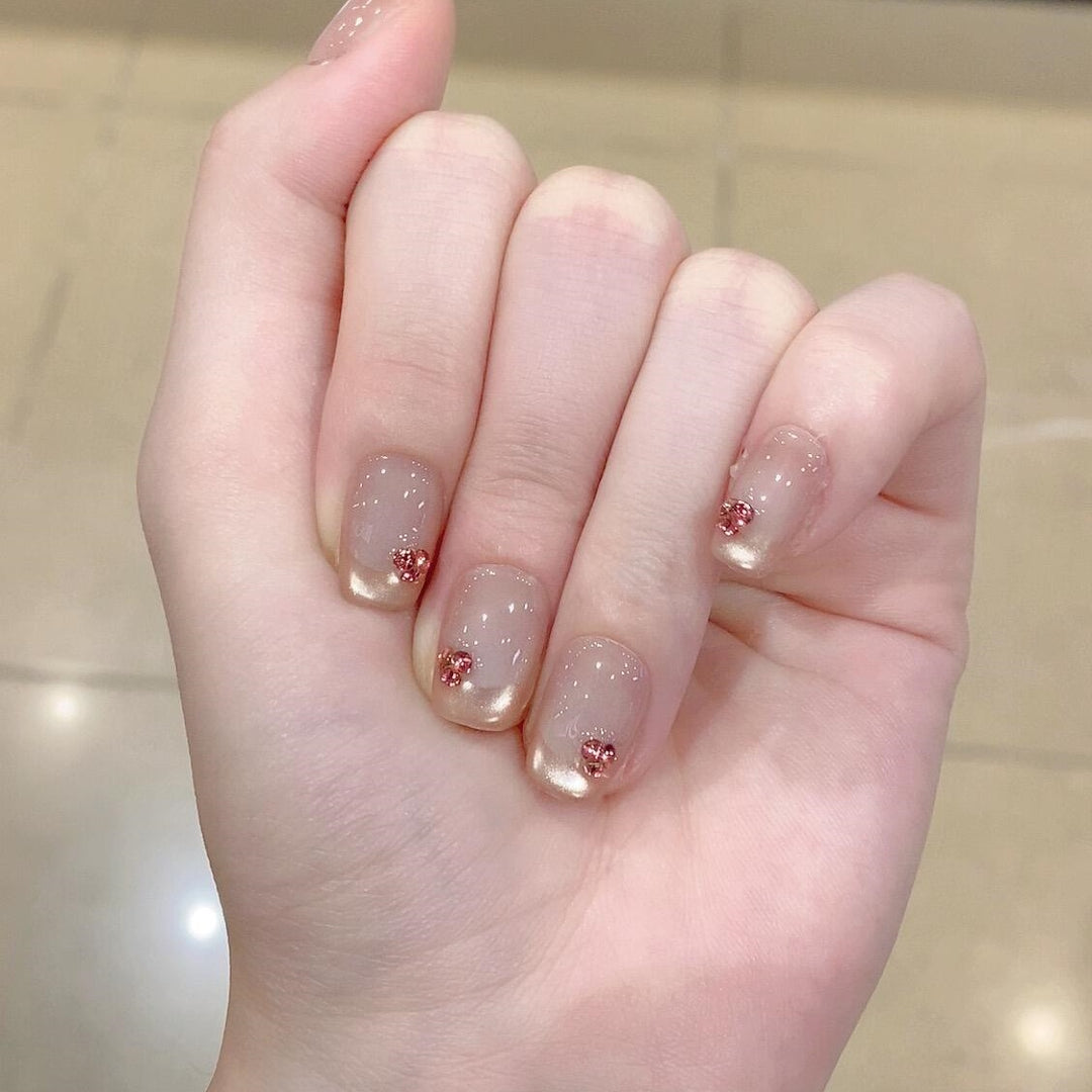 Artificial nails with elegant glitter details Bowlift