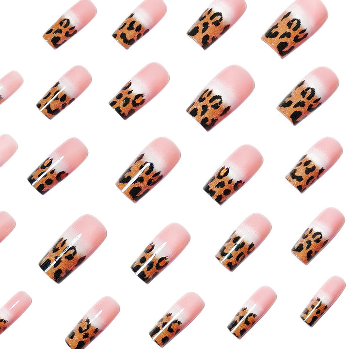 Artificial nails with elegant leopard pattern Bowlift
