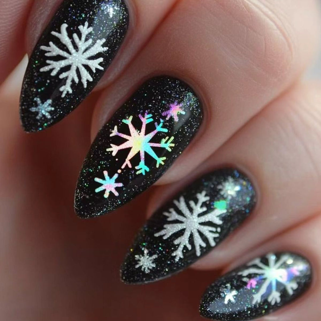 Artificial nails with shimmering snow crystal motif Bowlift