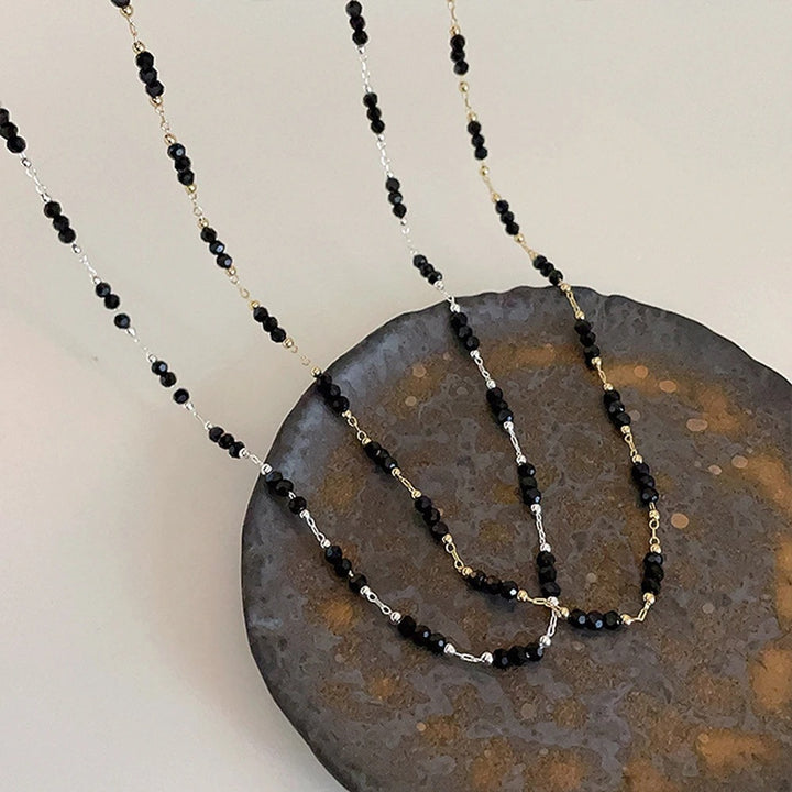 Delicate and Stylish Necklace with Sparkling Pearls Bowlift