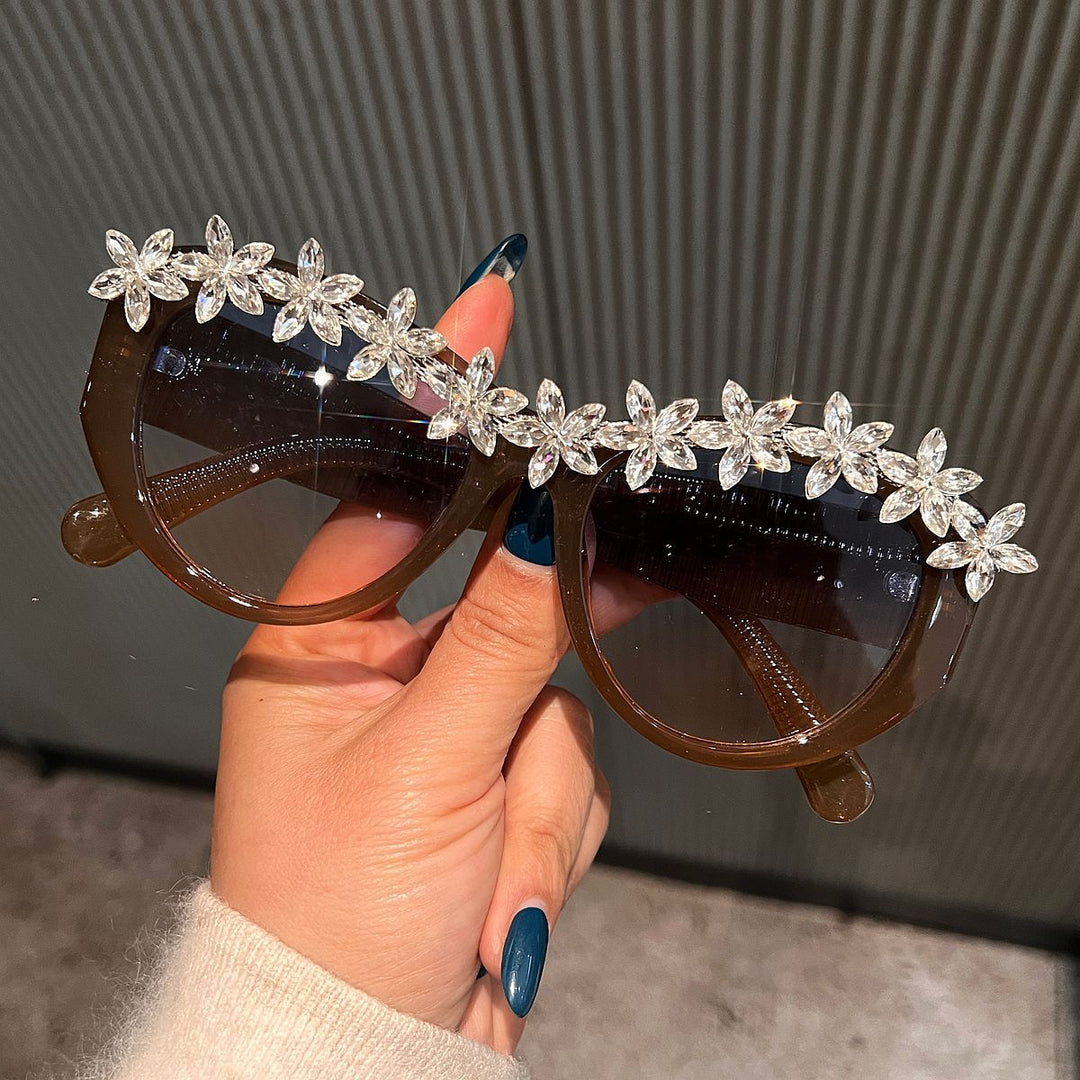 Ladies sunglasses with floral crystal accents Bowlift