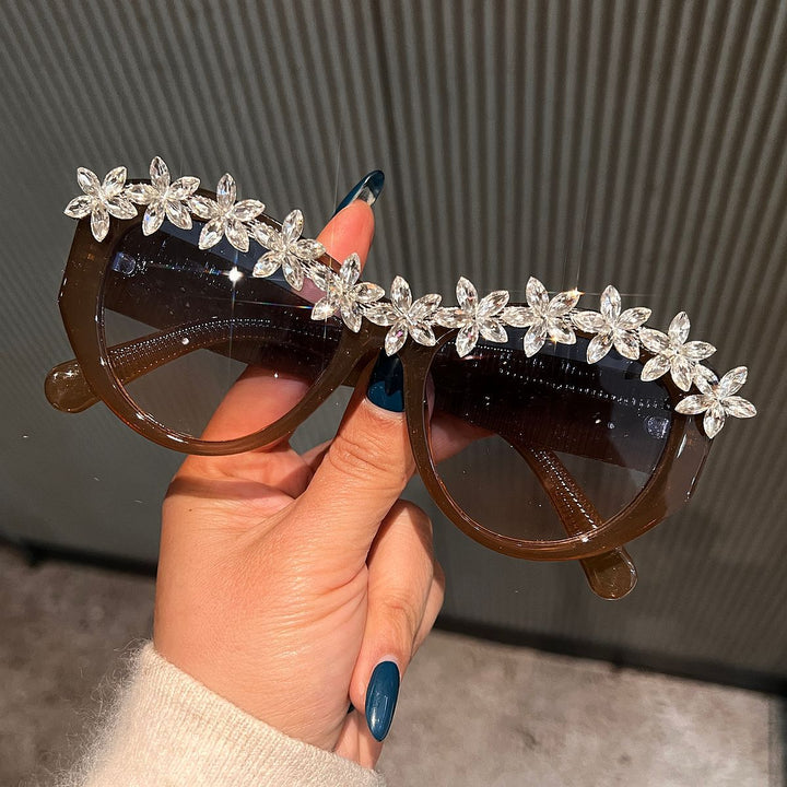 Ladies sunglasses with floral crystal accents Bowlift