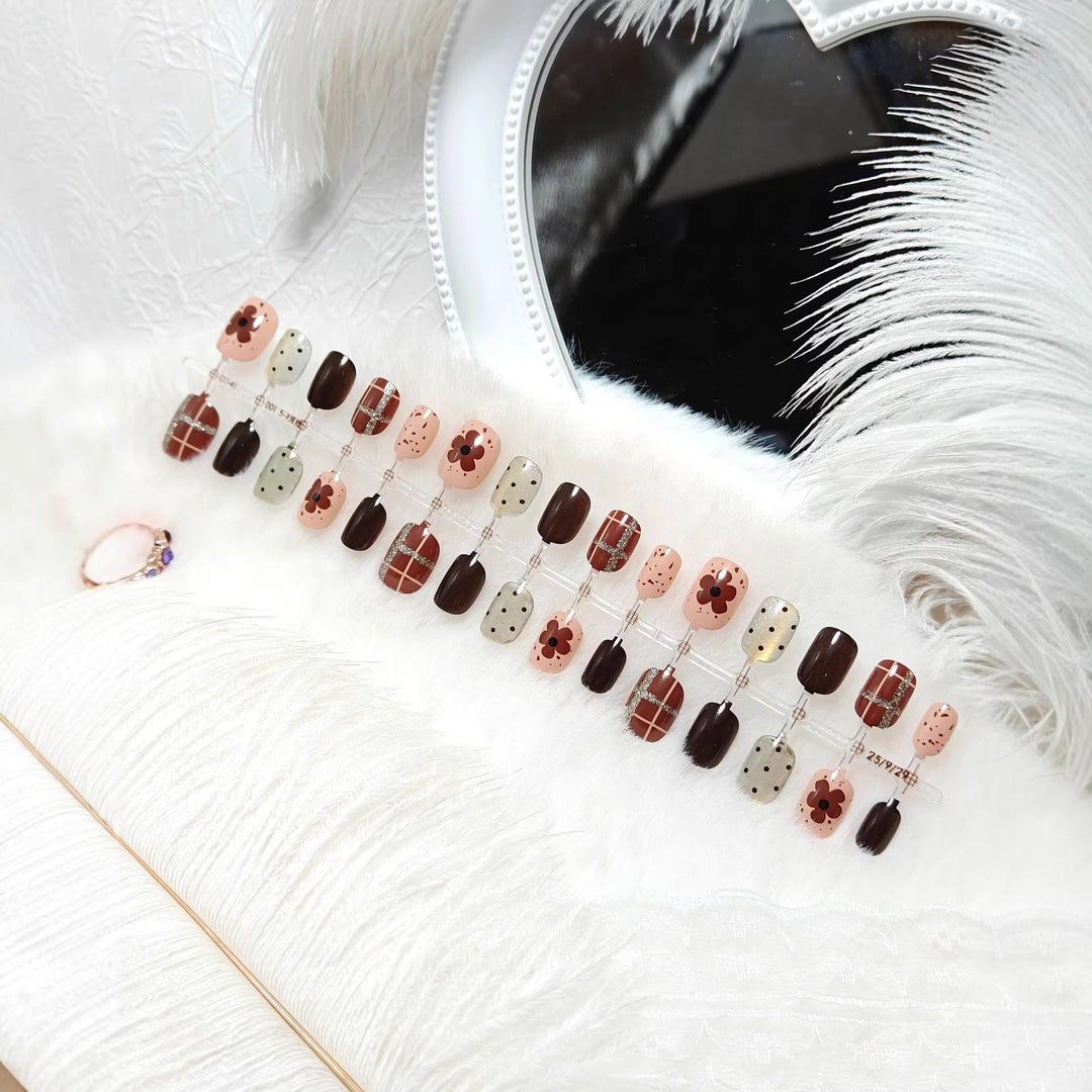 Creative Nail Art Set with Modern Designs Bowlift
