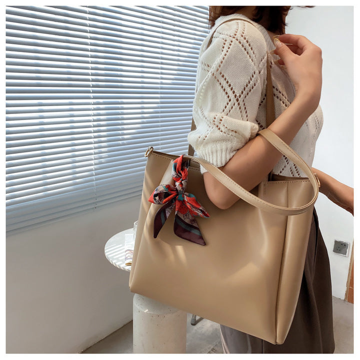 Modern Handbag with Adjustable Shoulder Strap Bowlift