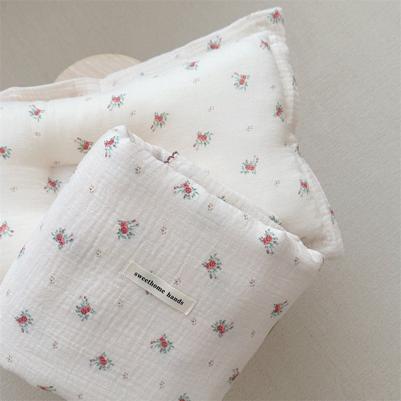 Unisex cuddly muslin blanket with elegant floral pattern Bowlift