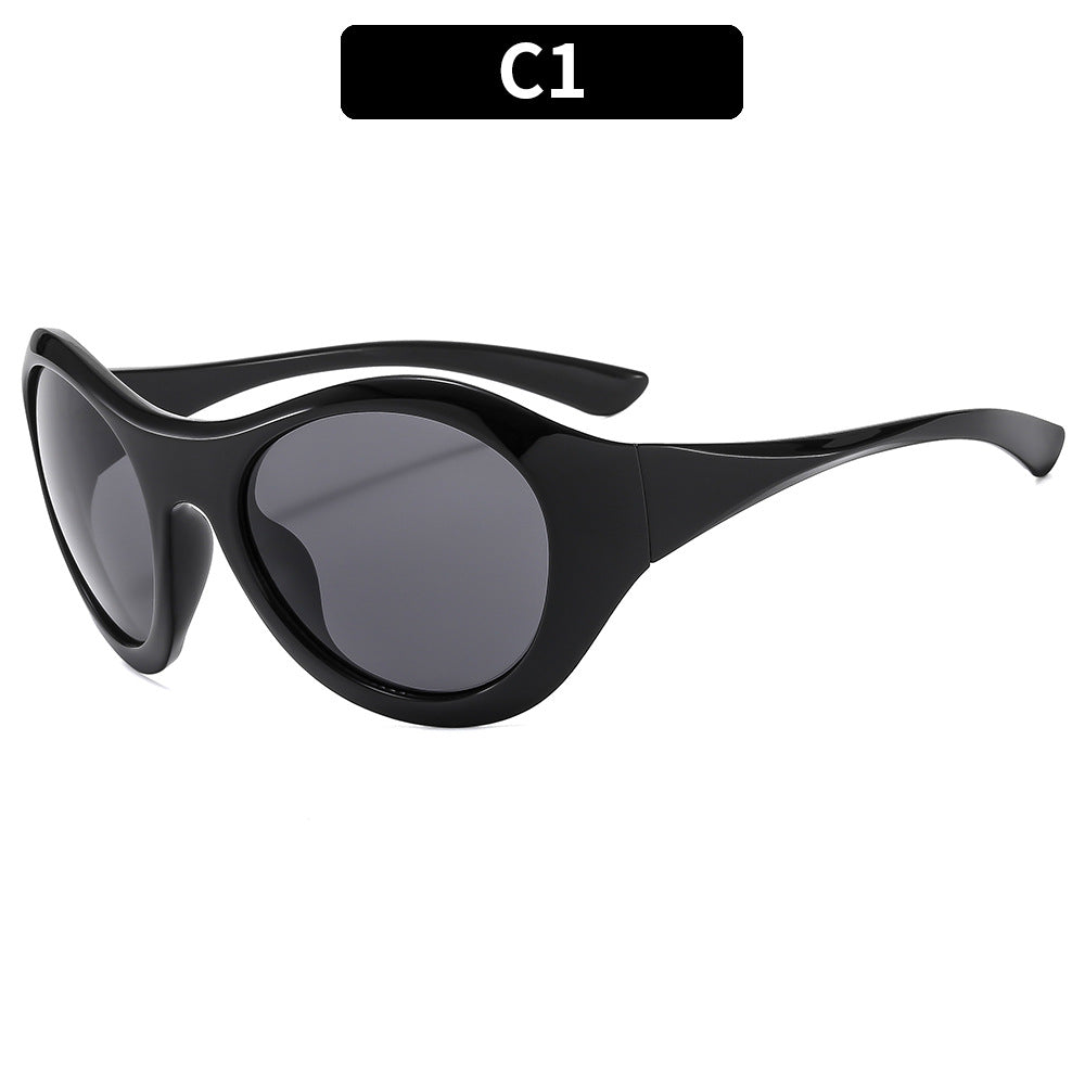 Chic Retro-Inspired Cat-Eye Sunglasses