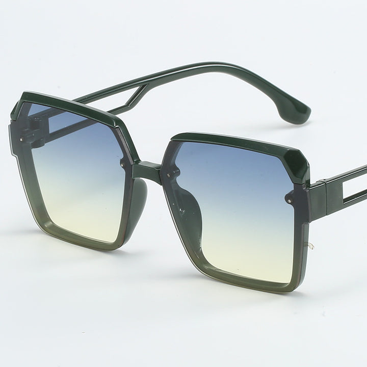 Ladies fashionable square sunglasses with filigree design Bowlift