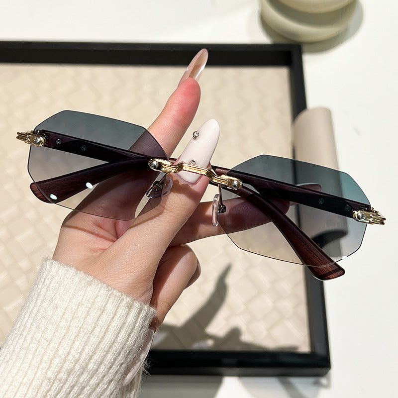 Women's futuristic sunglasses with geometric frame and wood details Bowlift
