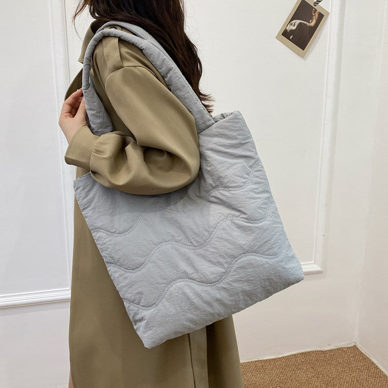 Padded shoulder bag with wave design Bowlift