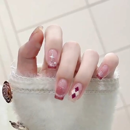 Glamorous nail art with high-gloss effect Bowlift