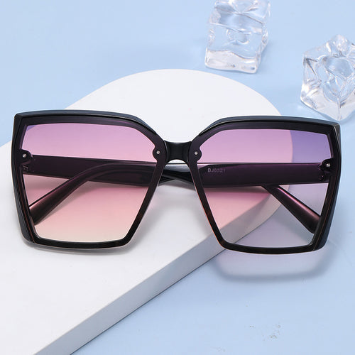 Women's Oversized Sunglasses with Modern Tortoiseshell Design Bowlift