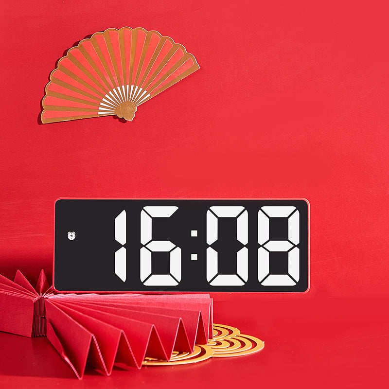 Digital radio clock with temperature display Bowlift