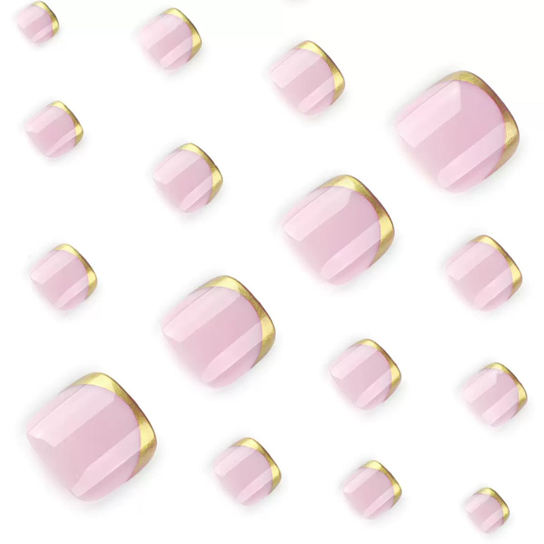Artificial nail set with luxurious golden tips and glossy finish Bowlift