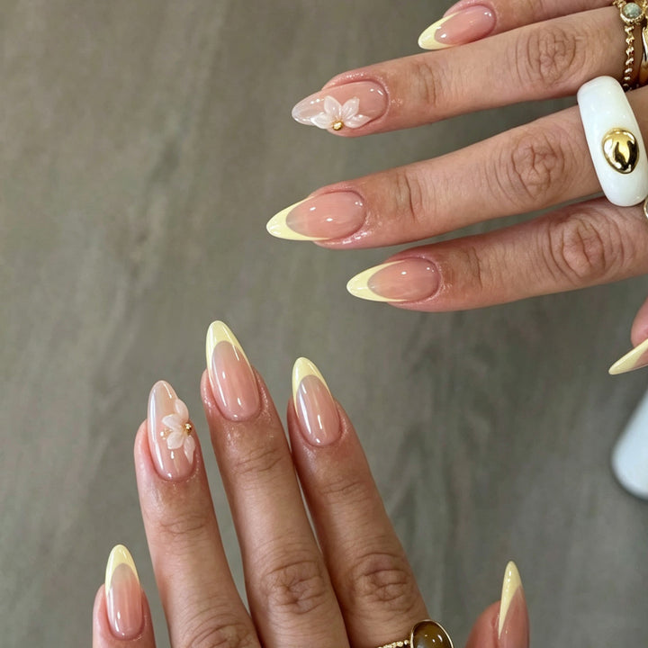 Nail art set with elegant flower decorations and luxurious color gradient Bowlift