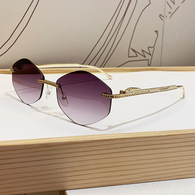 Women's extravagant sunglasses with sparkling accents Bowlift