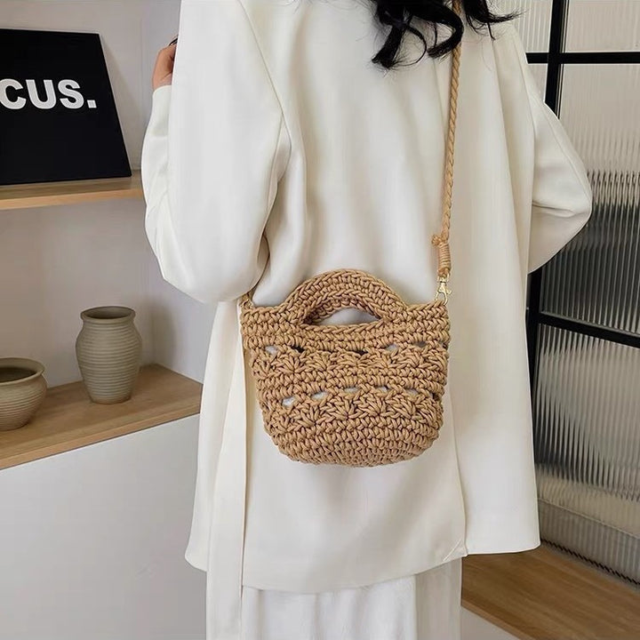 Hand-knotted bag with braided structure Bowlift