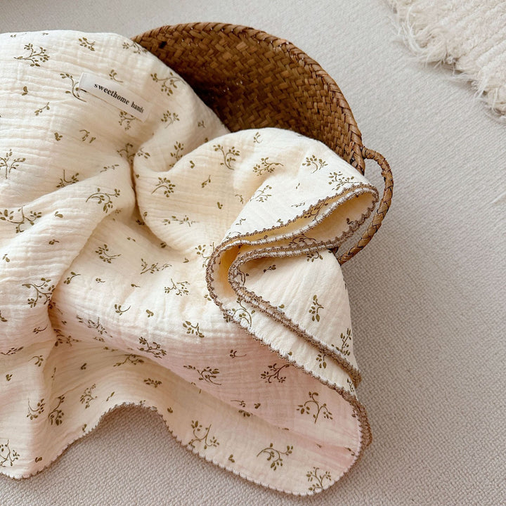 Unisex Cozy Muslin Blanket with Delicate Flower Pattern Bowlift
