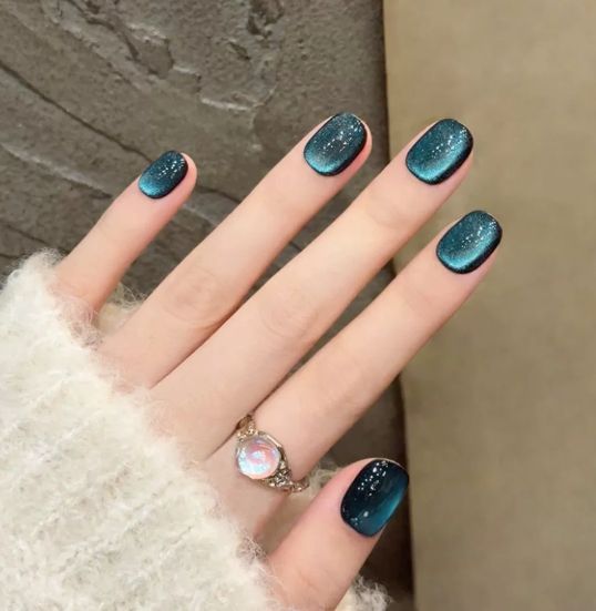 Artificial Nails in Stylish Ombre Design Bowlift