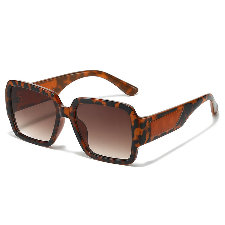 Wide-Brim Retro-Inspired Sunglasses Bowlift