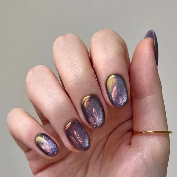 Artful Nail Art with Shimmering Finish Bowlift
