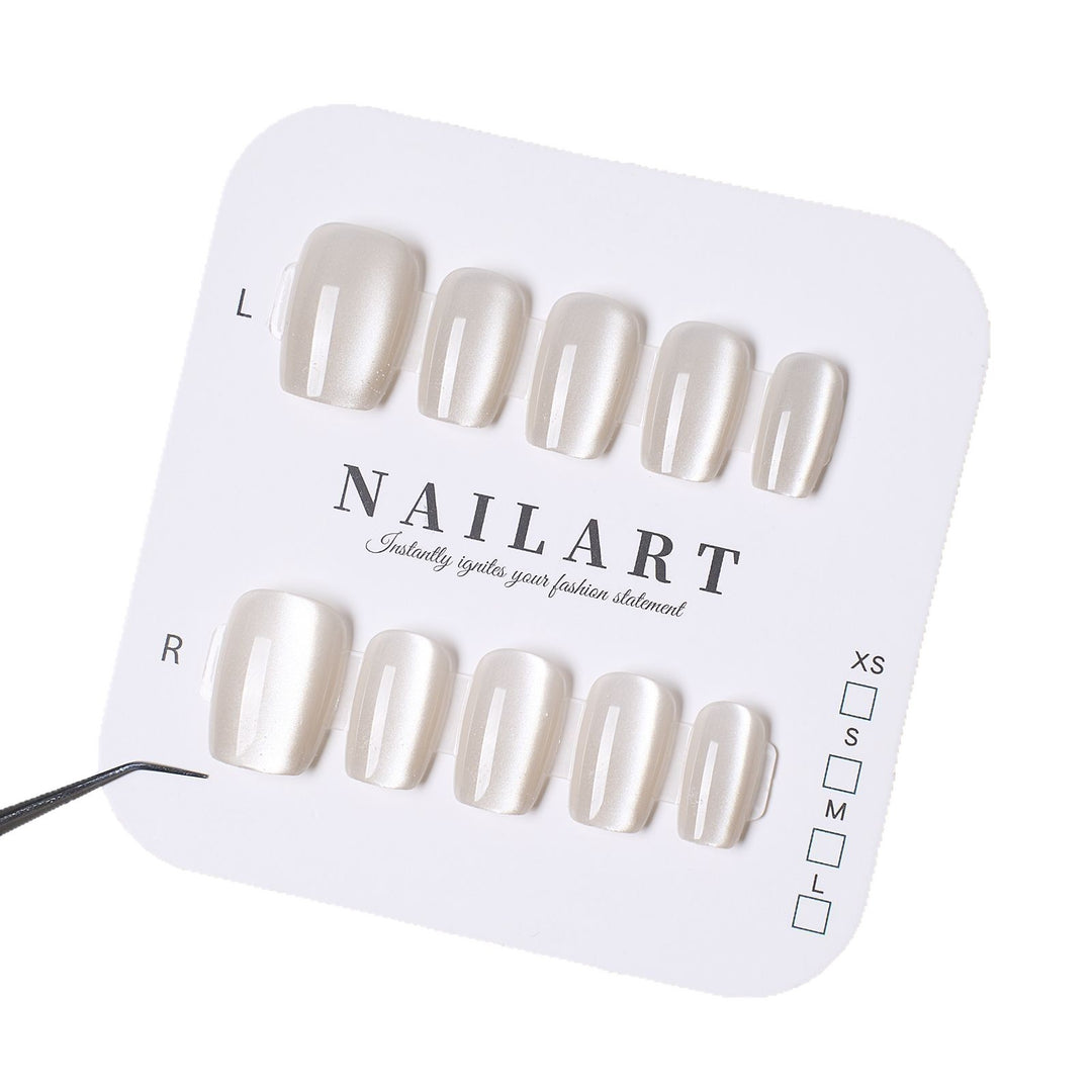 Artificial nail with luxurious pearlescent shine Bowlift