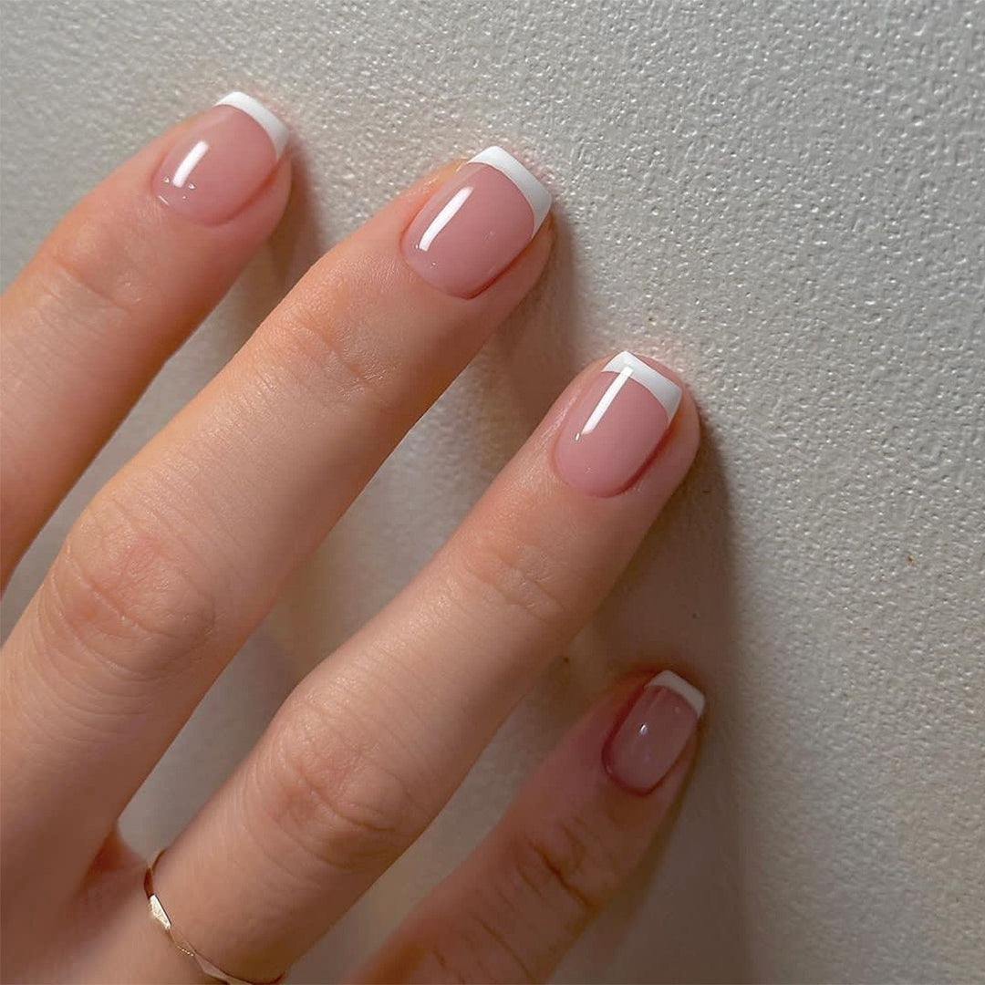 Artificial nail set with elegant crystal applications Bowlift