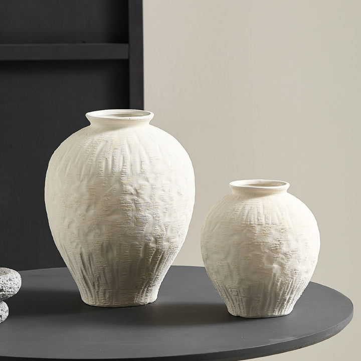 Decorative ceramic vase in modern design Bowlift
