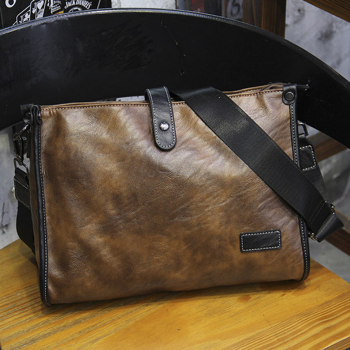 Stylish shoulder bag with textured leather Bowlift