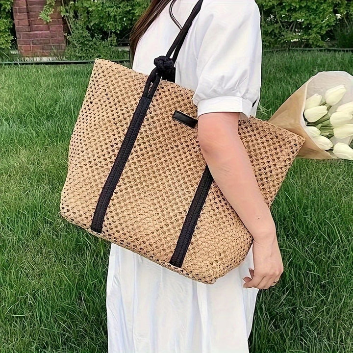 Spacious basket bag with black accents Bowlift
