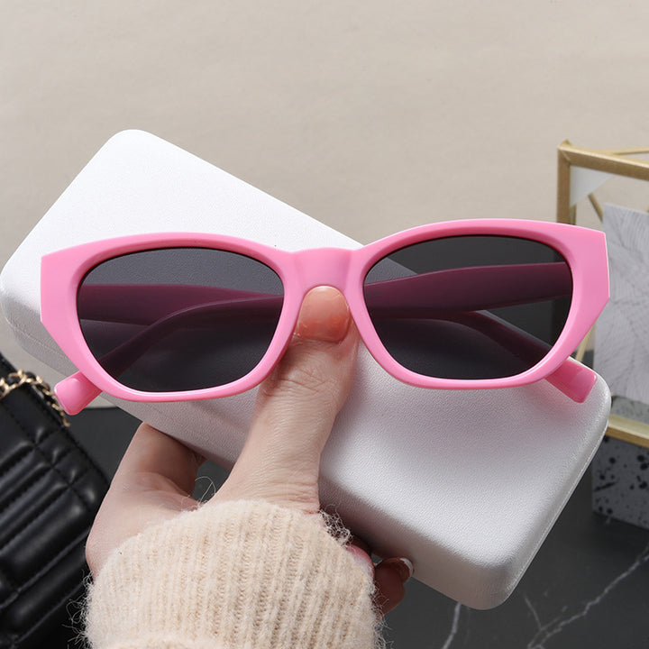 Ladies Cat-Eye Sunglasses with Stylish Frame and UV Protection Bowlift