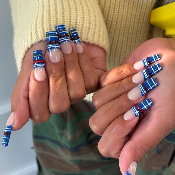 Artificial nails with plaid pattern and glitter stones Bowlift