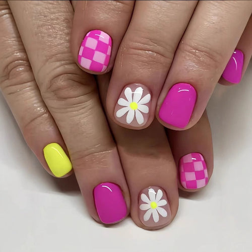 Artifical nail set with playful flower and plaid pattern Bowlift