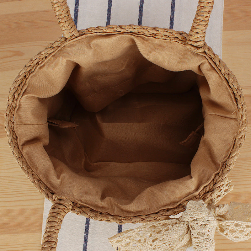 Basket bag with elegant lace Bowlift