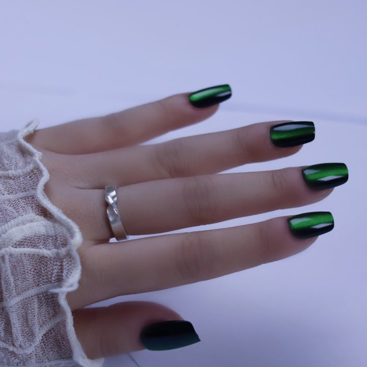Artificial nails with shimmering metallic effect Bowlift
