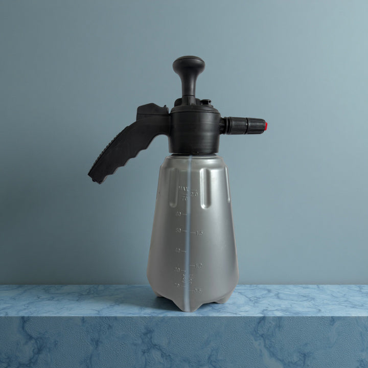 Pressurized handheld irrigation sprayer with ergonomic trigger and adjustable nozzle Bowlift
