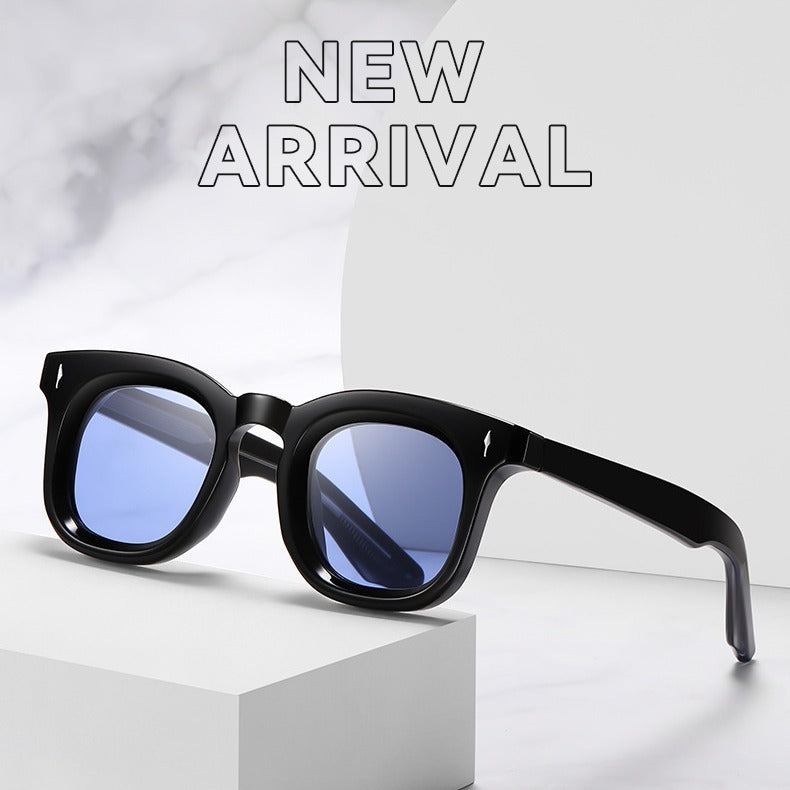 Women’s sunglasses in a modern square design with UV protection Bowlift
