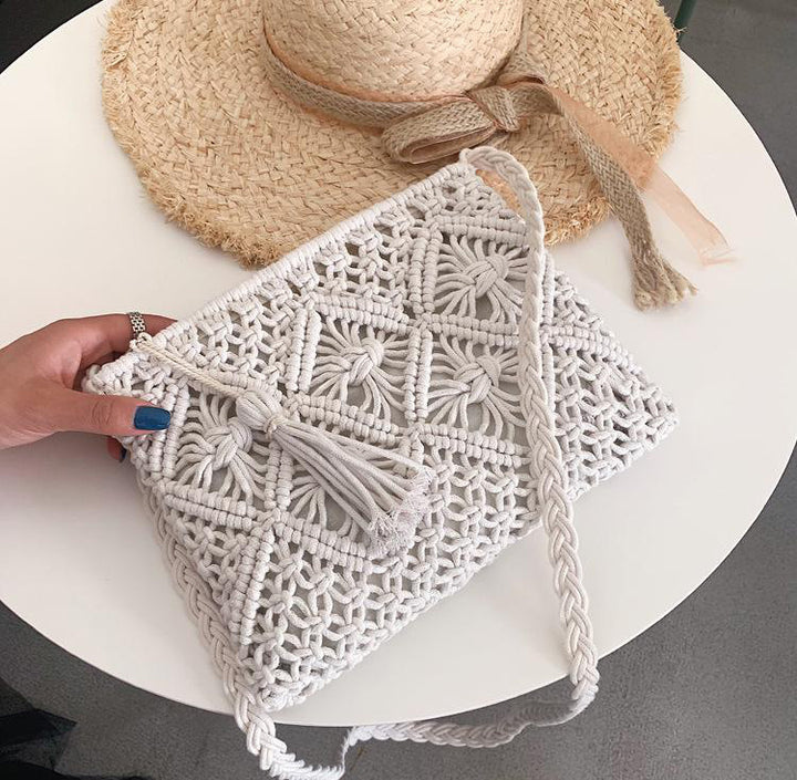 Hand-knotted shoulder bag with tassels and geometric pattern Bowlift