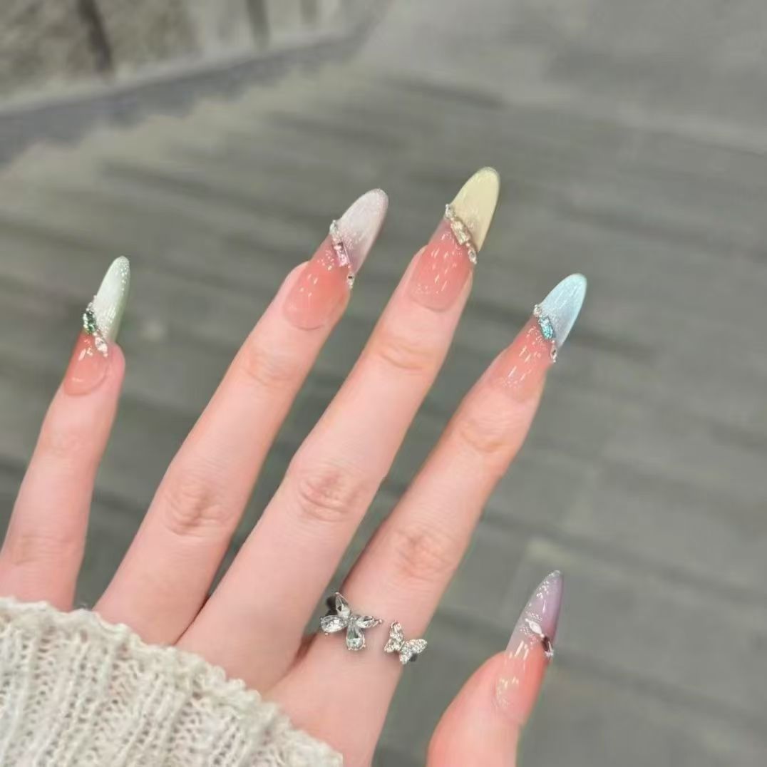 Glamorous Press-On Nail Set Bowlift