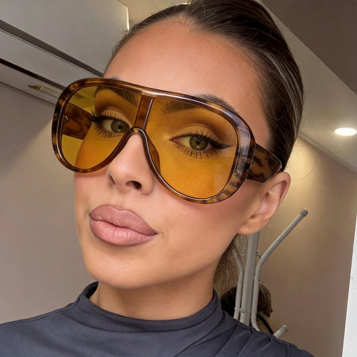 Women's oversized sports sunglasses in retro-inspired design Bowlift